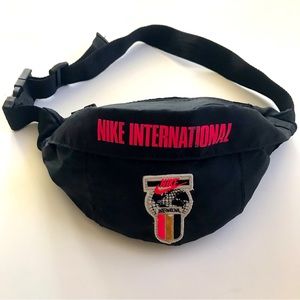 Vintage 90’s NIKE International Logo Fanny Pack